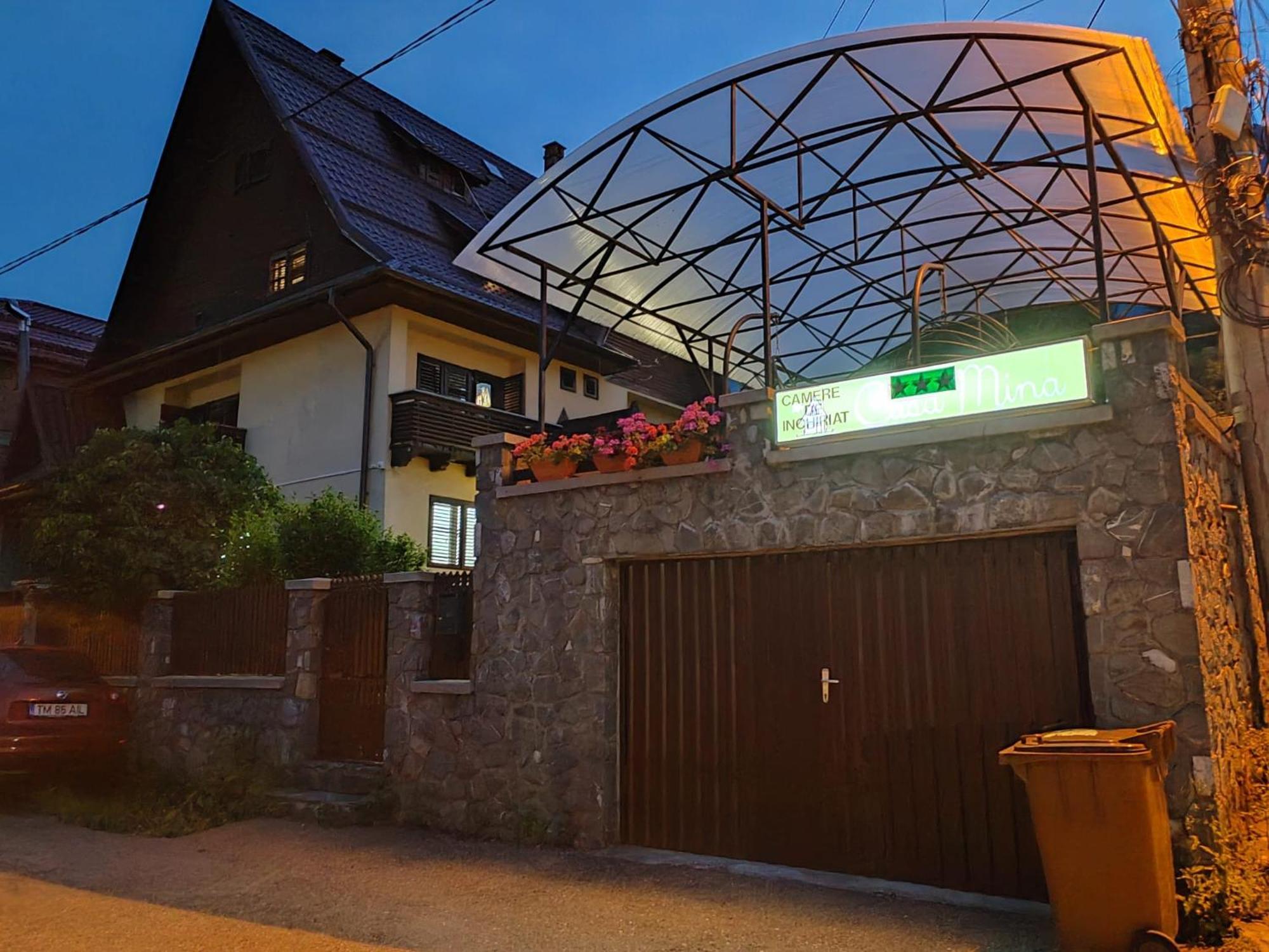 Casa Mina Hotell Buşteni Exteriör bild