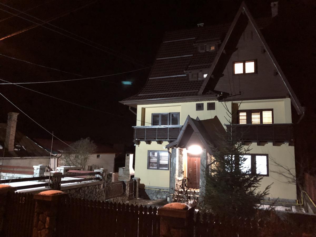 Casa Mina Hotell Buşteni Exteriör bild